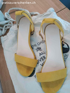 Sandálen. Sandalen 
Steht Grosse 35 aber ist 36