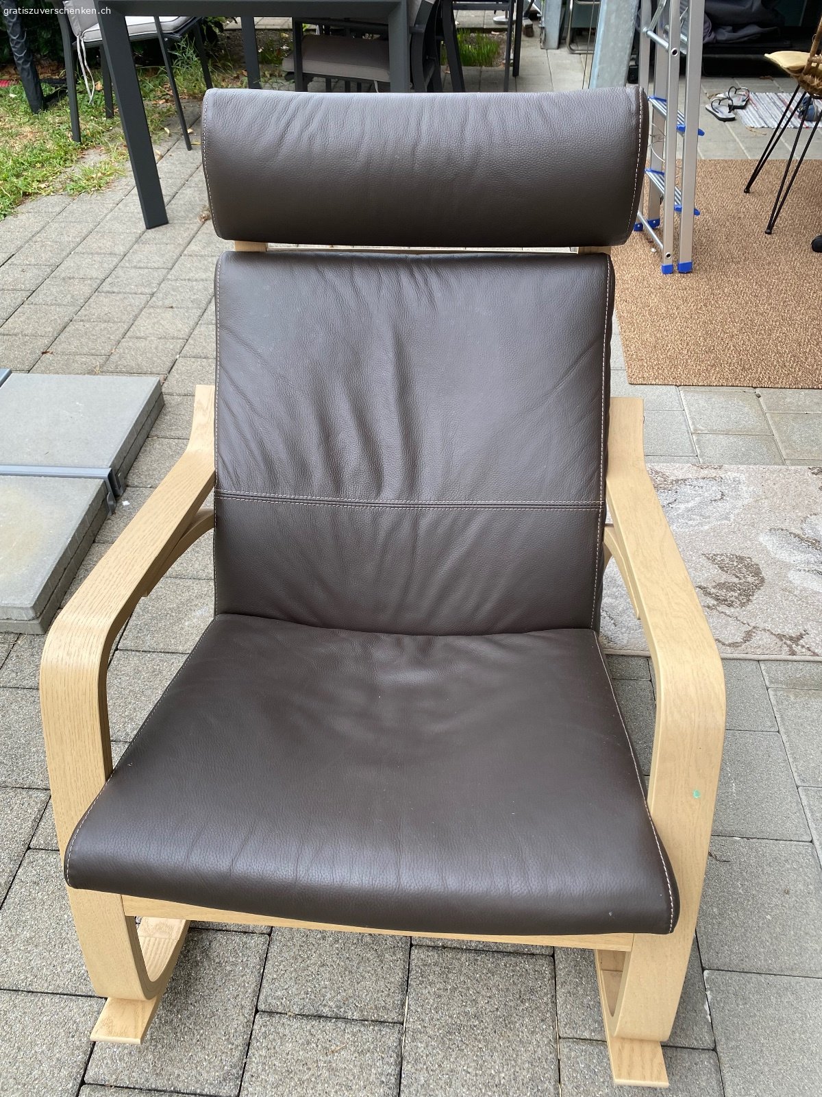 Schaukelstuhl Leder. Schaukelstuhl von Ikea mit Lederbezug