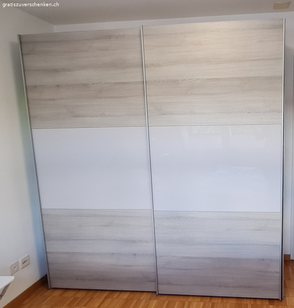 Schiebetürschrank