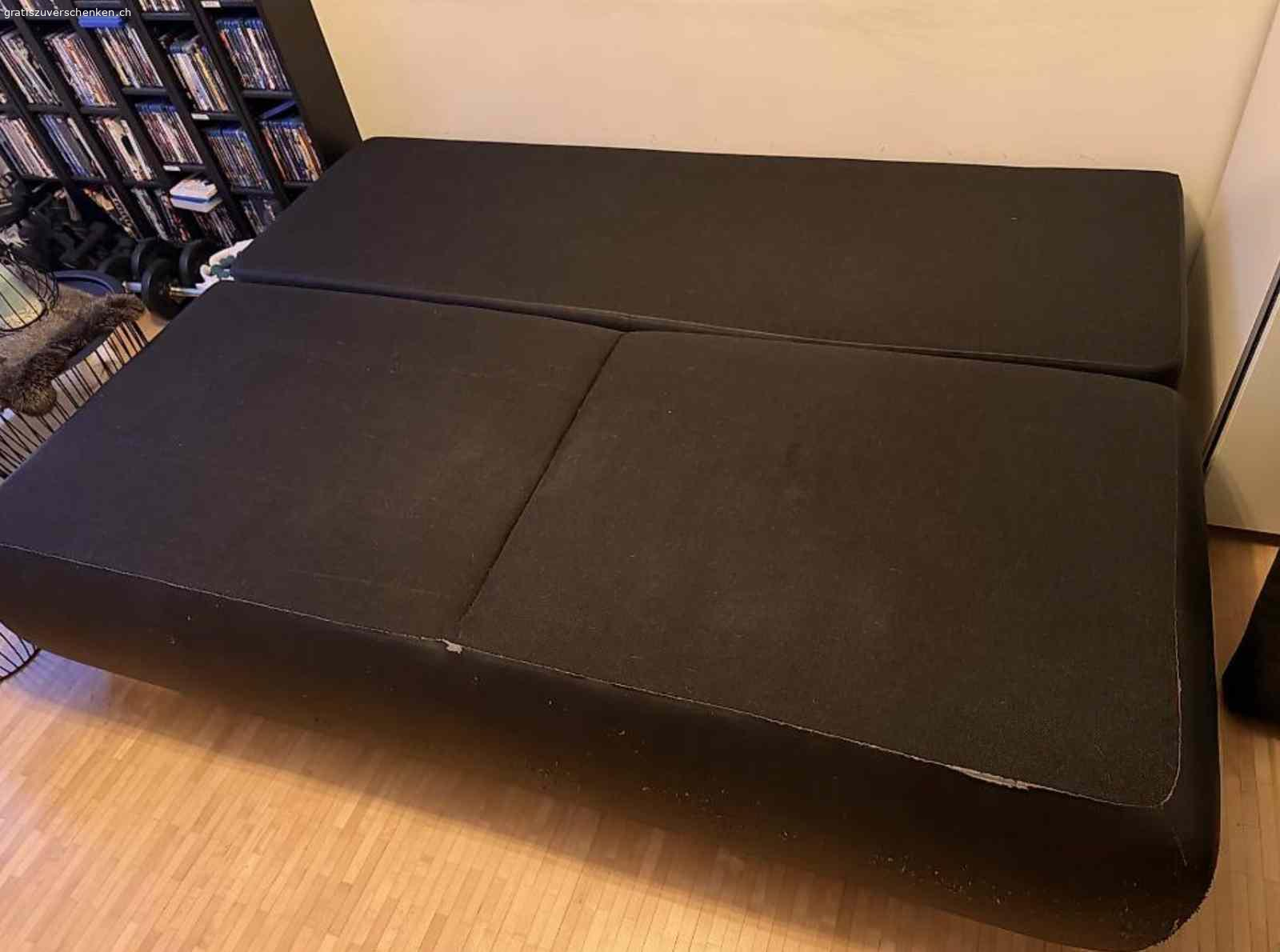 Schlafsofa ausziehbar. Schlafsofa schwarz Stoff / Leder
Masse 200cm x 150cm (Liegefläche)
Sitzfläche 200x 81 cm

Kunstleder blättert ab