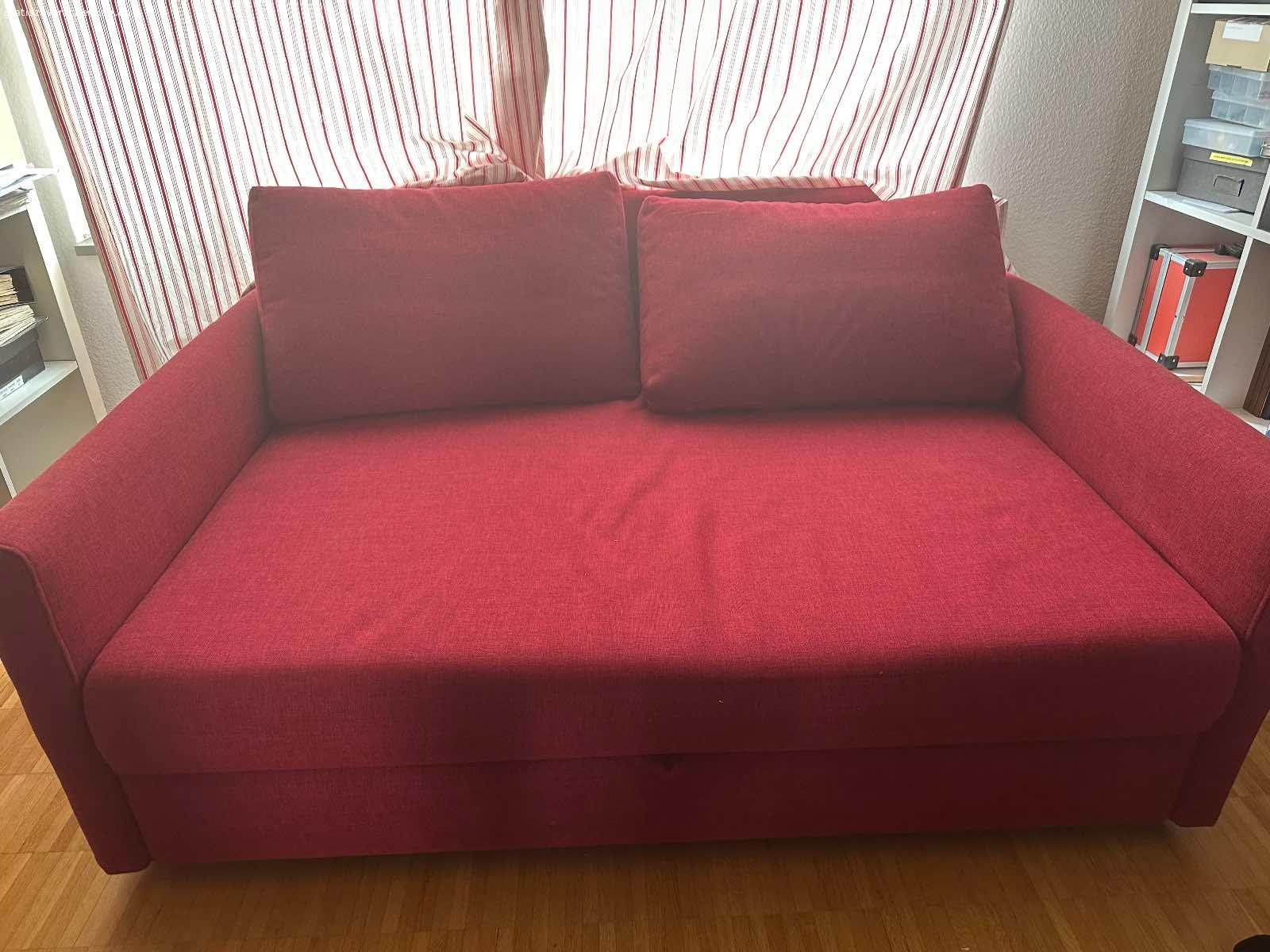 Schlafsofa in guten Zustand aus Nichtraucherhaushalt. Dieses Schlafsofa wird nicht mehr gebraucht und ist gratis abzugeben.

Das Sofa lässt sich mit einem Handgriff ausziehen und bietet Platz für 2 Personen.

Technisch und optisch im guten Zustand, keine Flecken.
Am Fussende ist eine Latte vom Rost durchgebrochen , dieses lässt sich aber leicht reparieren bzw. stört beim schlafen auch nicht, da eben am Fussende