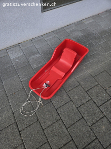 Schlitte. zu verschenken rote Schlitte für kleinere Kinder.

abholen in Neuenhof gegen Voranmeldung