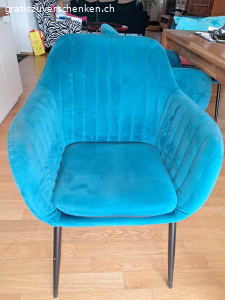 Schöne bequeme Esszimmerstühle. 4 grüne, bequeme, schöne Esszimmerstühle. Sehr pflegeleicht.