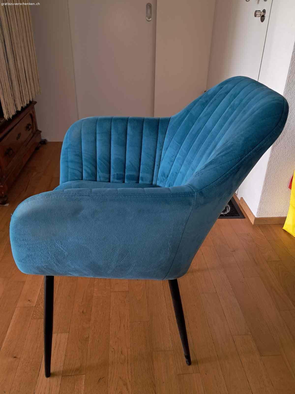 Schöne bequeme Esszimmerstühle. 4 grüne, bequeme, schöne Esszimmerstühle. Sehr pflegeleicht.