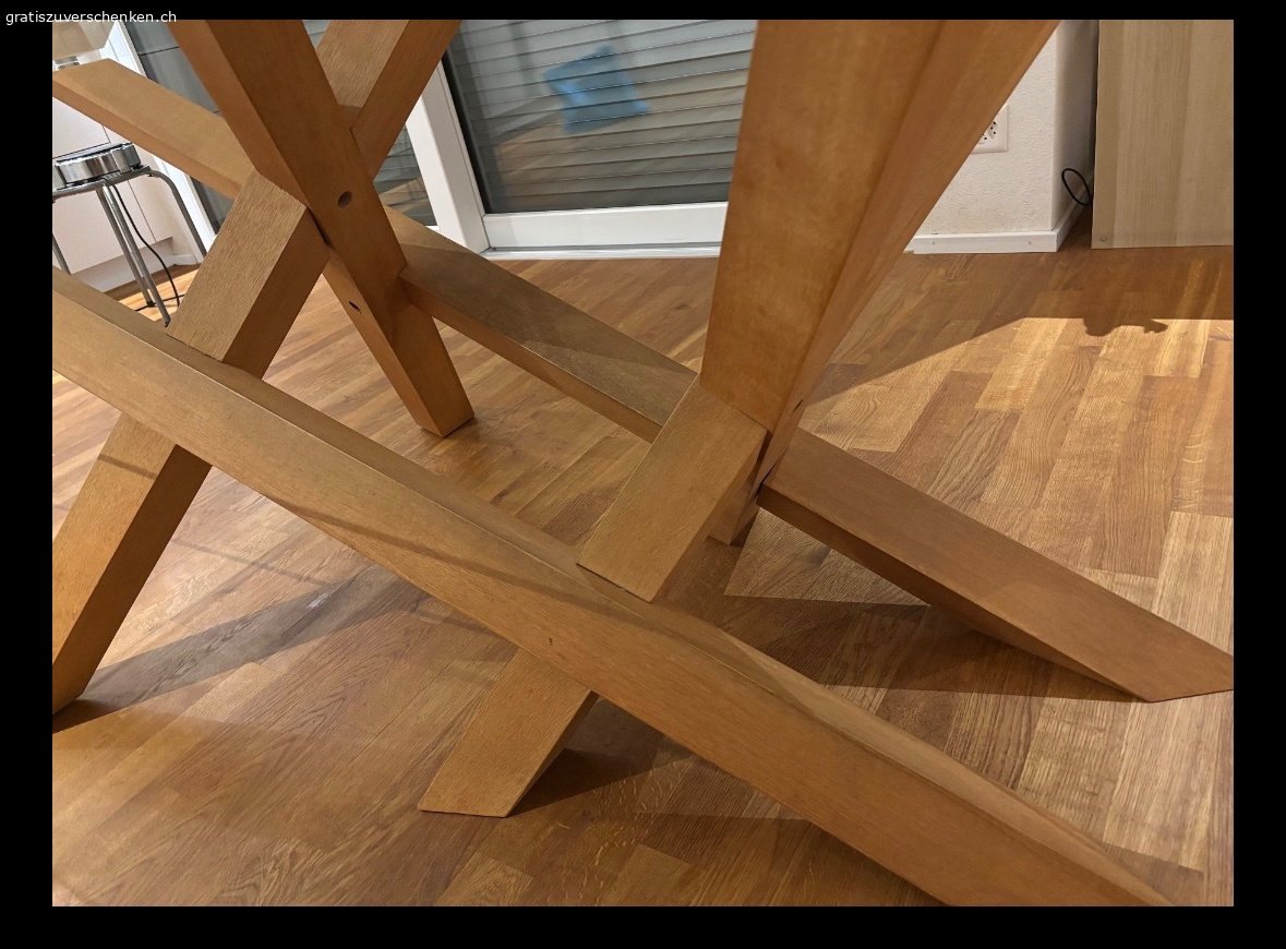 Schöner Glastisch zu verschenken. Nach Umzug Tisch zu verschenken 

2 Männer für Abholung bitte 
 220 x 100