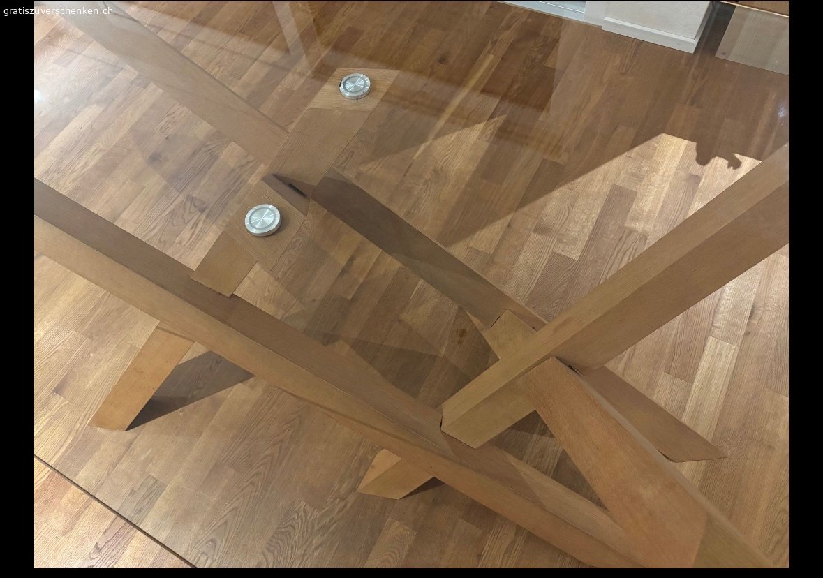Schöner Glastisch zu verschenken. Nach Umzug Tisch zu verschenken 

2 Männer für Abholung bitte 
 220 x 100