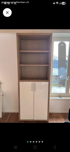 Schönes Regal massiv