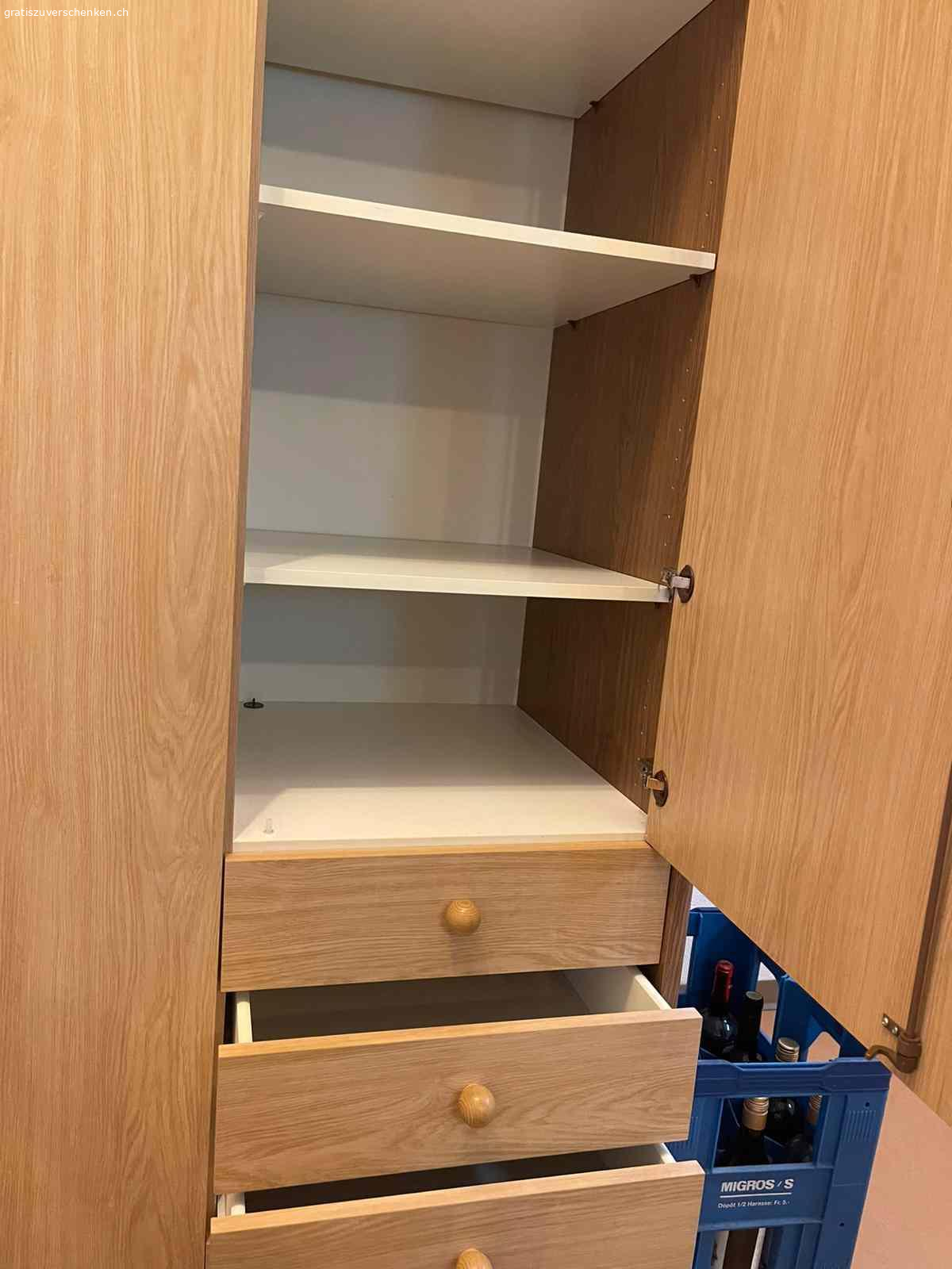 schrank 3 türig mit schubladen, truhe. möbeli. schrank 3 türig mit schubladen, schuhschrank, bürostuhl, antike kommode, truhe, weidenkorb, möbeli