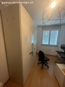 Schrank ab 29.08 zu verschenken