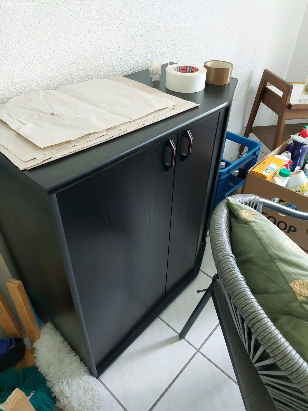 Schrank, Bett, Kleinmöbel schwarz. Wegen Umzug muss abgeholt werden bis zum 27. Juni. 2026