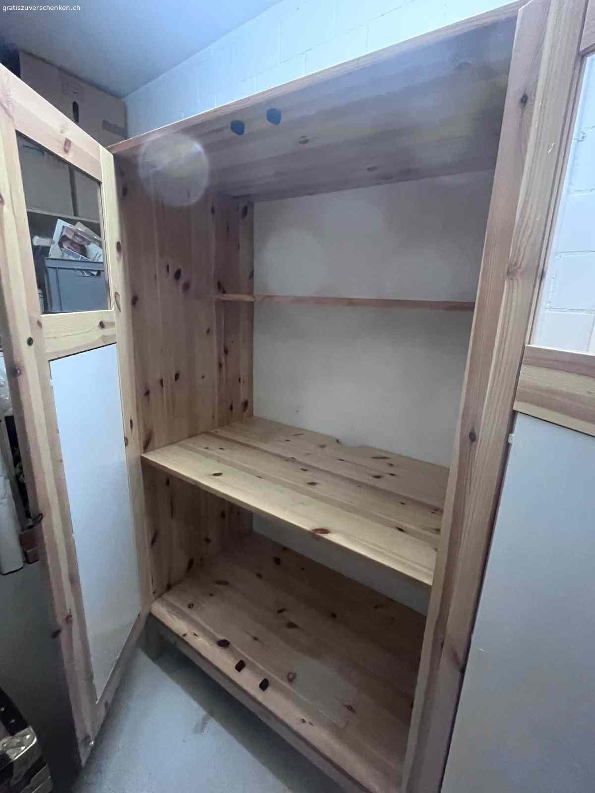Schrank. Gut erhaltener Wandschrank von Ikea.  Skandinvisch-moderner Stil. Der Schrank ist aus Holz gefertigt und bietet viel Stauraum. Ideal für jedes Zimmer! Gebrauchsspuren vorhanden, aber in gutem Zustand. Ein zeitloses Möbelstück, das perfekt in jede Wohnung passt. Muss abgeholt werden.