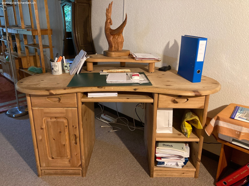 Schreibtisch aus Massivholz