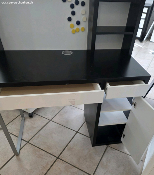 Schreibtisch