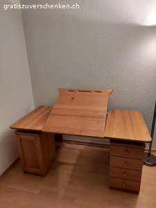 Schreibtisch schräg stellbar. massivholz Schreibtisch