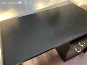 Schreibtisch schwarz. Sehr gut erhalten. Keine Kratzer