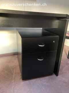 Schreibtisch schwarz. Sehr gut erhalten. Keine Kratzer