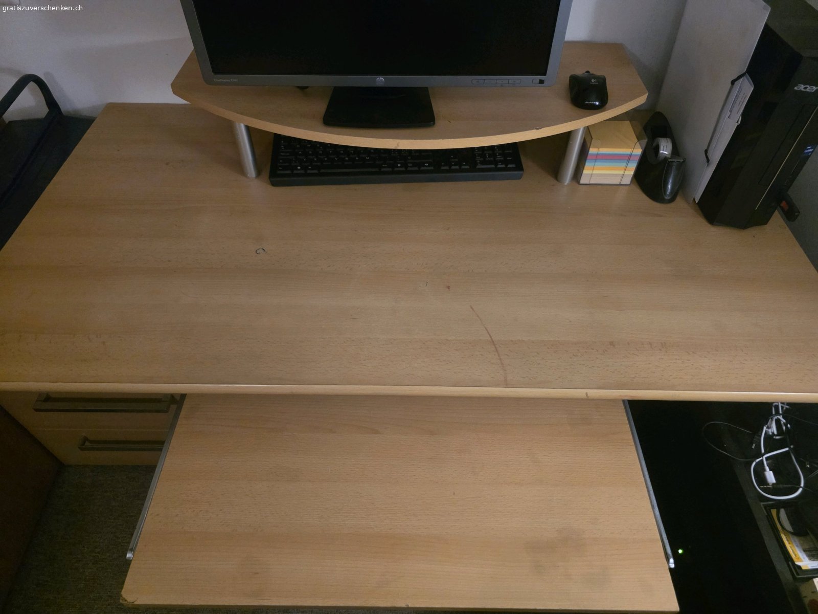 Schreibtisch. Gebraucht siehe foto
128×70.5×76