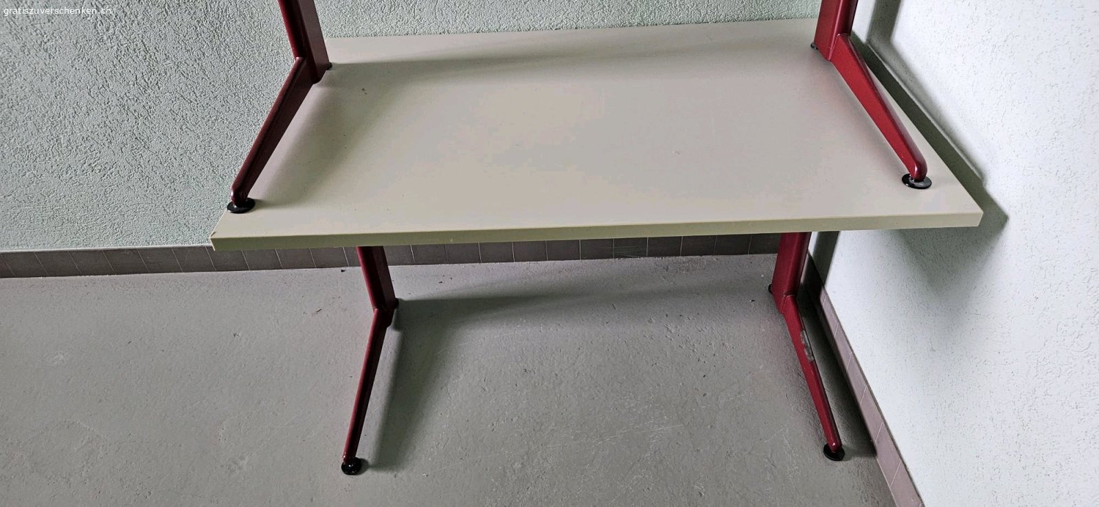 Schreibtisch. 2 Stück vorhanden
B 120 H 72 T 80 cm