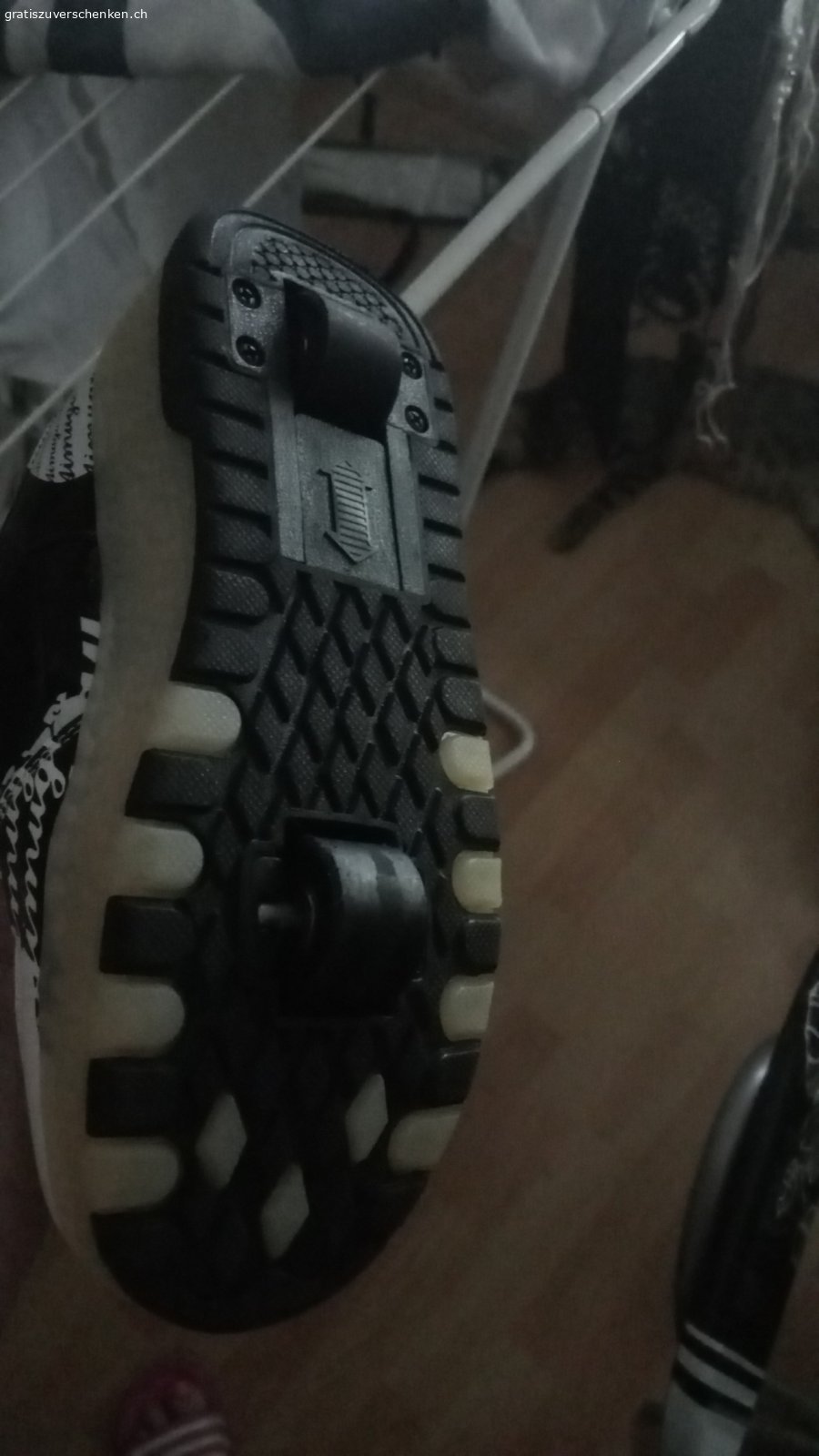 Schuh- Roller  Gr.35-36. Wurden nicht viel gebraucht. 
Können abgeholt werden oder mit einem von dir bezahlten Sendeetikett versendet werden.