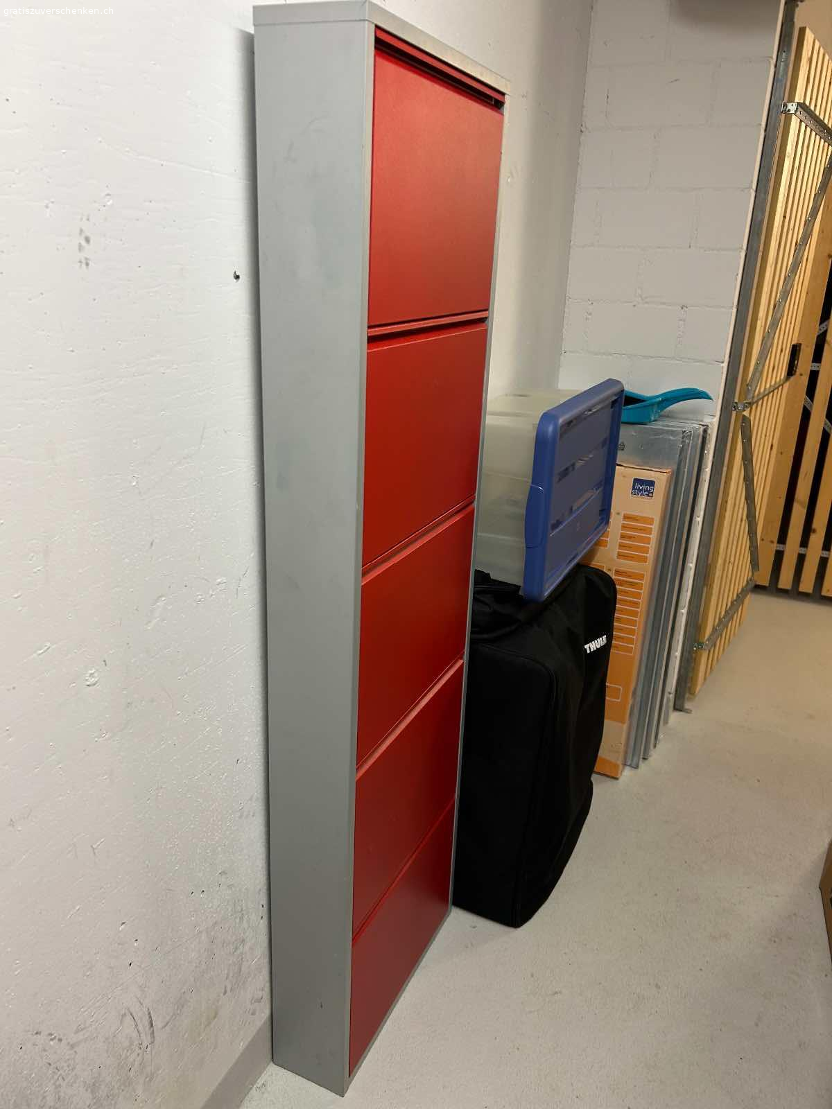 Schuhgestell. Schuhgestell um an der Wand mit zwei Schrauben zu befestigen.