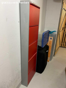 Schuhgestell. Schuhgestell um an der Wand mit zwei Schrauben zu befestigen.