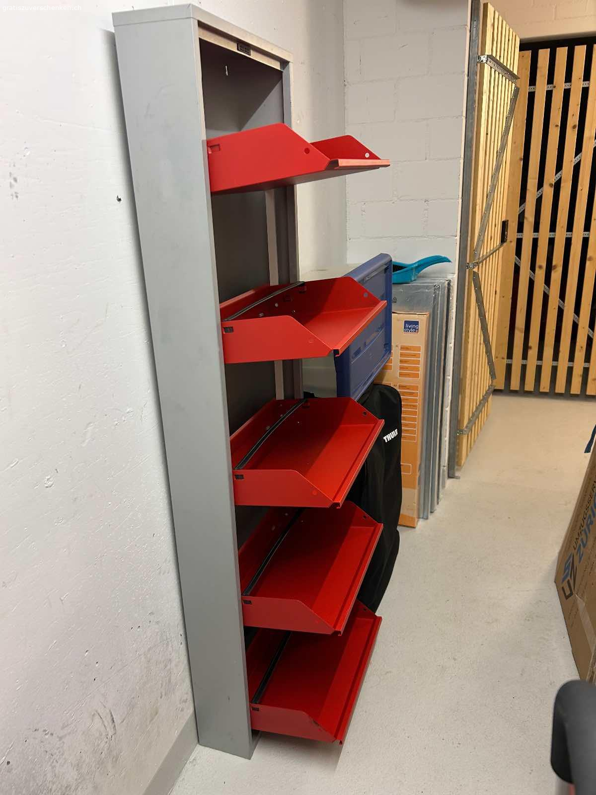 Schuhgestell. Schuhgestell um an der Wand mit zwei Schrauben zu befestigen.