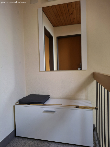 Schuhmöbel mit Spiegel