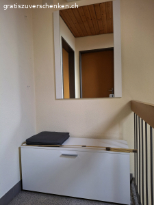 Schuhmöbel mit Spiegel