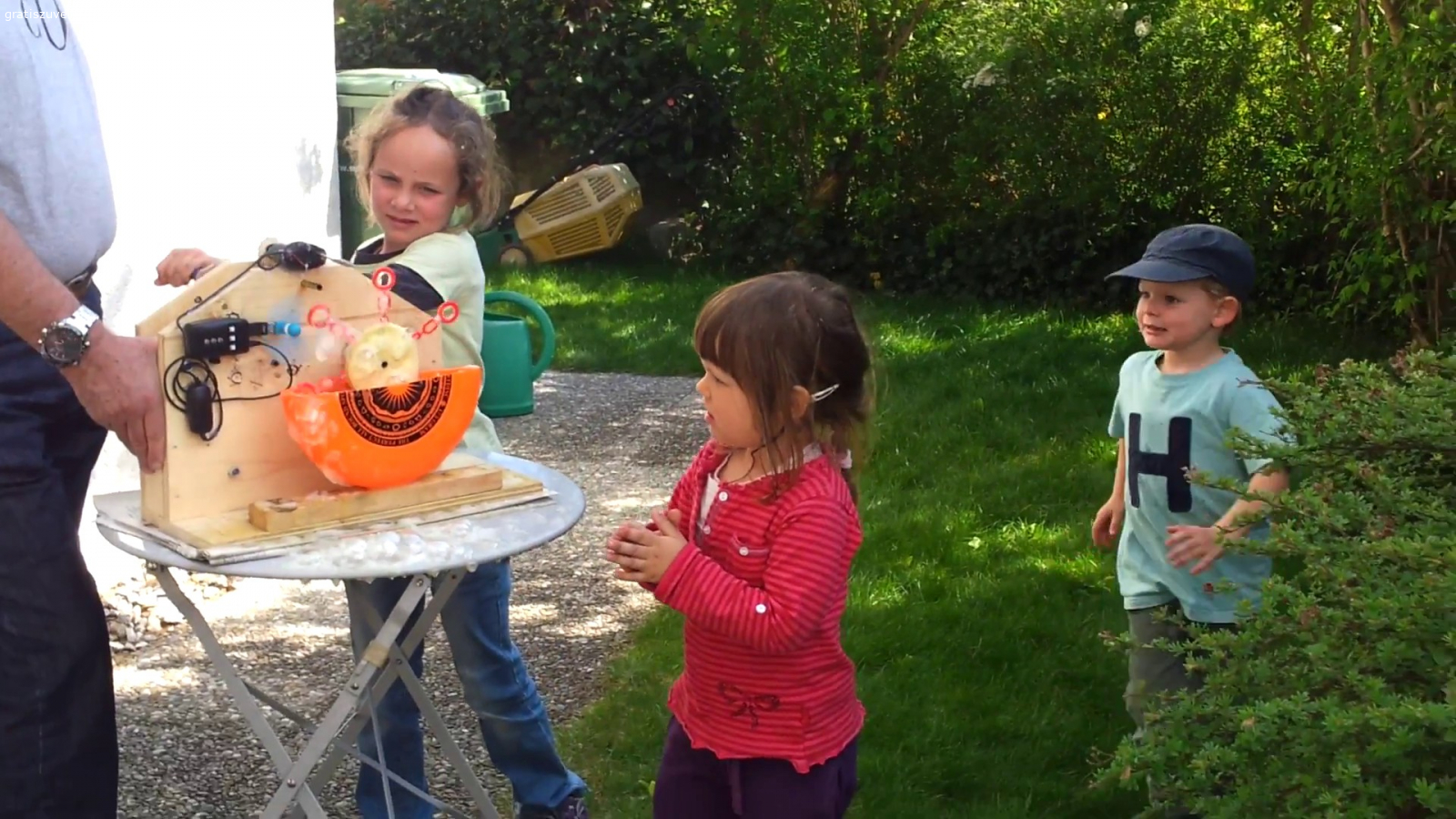 Seifenblasen Maschine. Selbstgebaute Seifenblasenmaschine