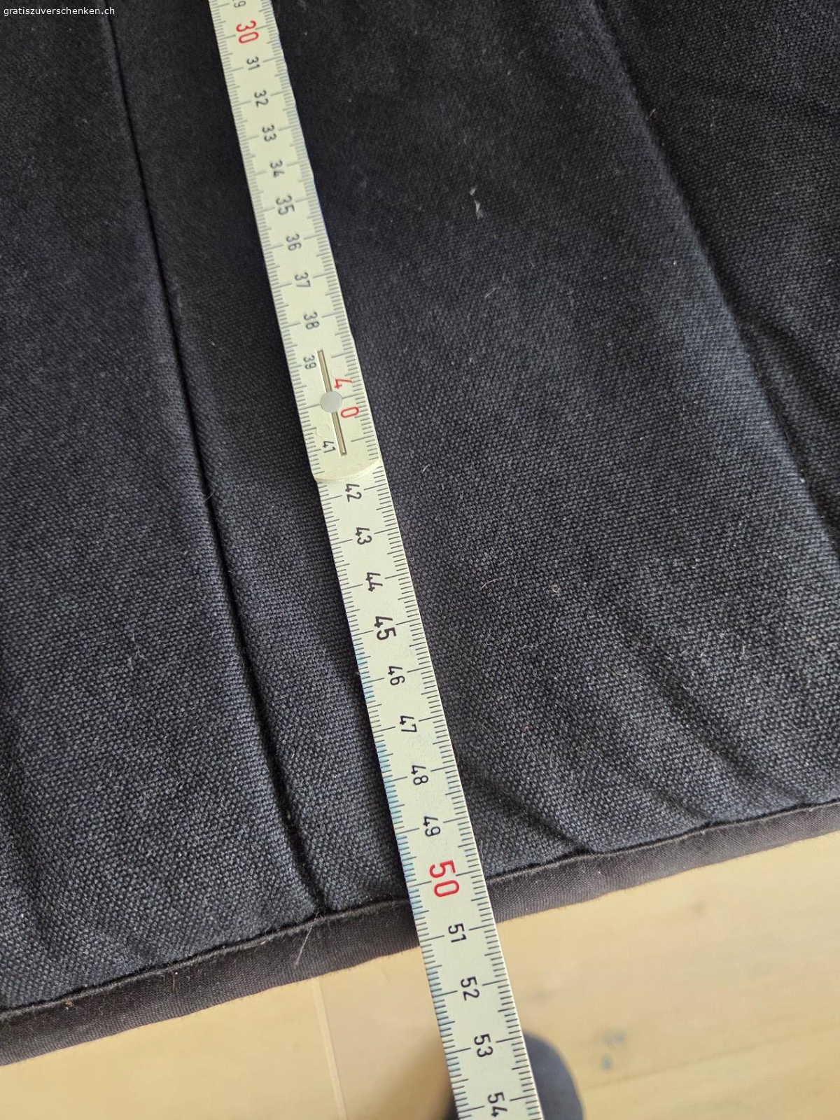 Sessel mit schwarzem Posterbezug. Ikea Wohnsessel mit schwarzem Posterbezug in gutem Zustand.