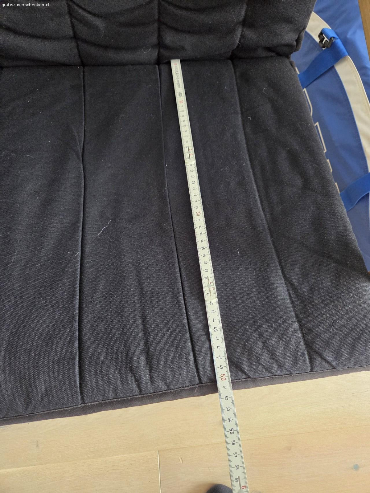 Sessel mit schwarzem Posterbezug. Ikea Wohnsessel mit schwarzem Posterbezug in gutem Zustand.