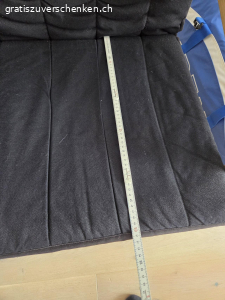 Sessel mit schwarzem Posterbezug. Ikea Wohnsessel mit schwarzem Posterbezug in gutem Zustand.