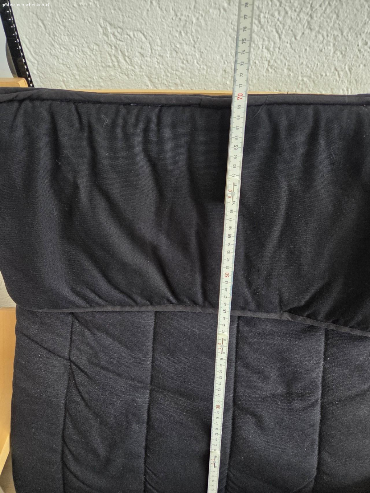 Sessel mit schwarzem Posterbezug. Ikea Wohnsessel mit schwarzem Posterbezug in gutem Zustand.