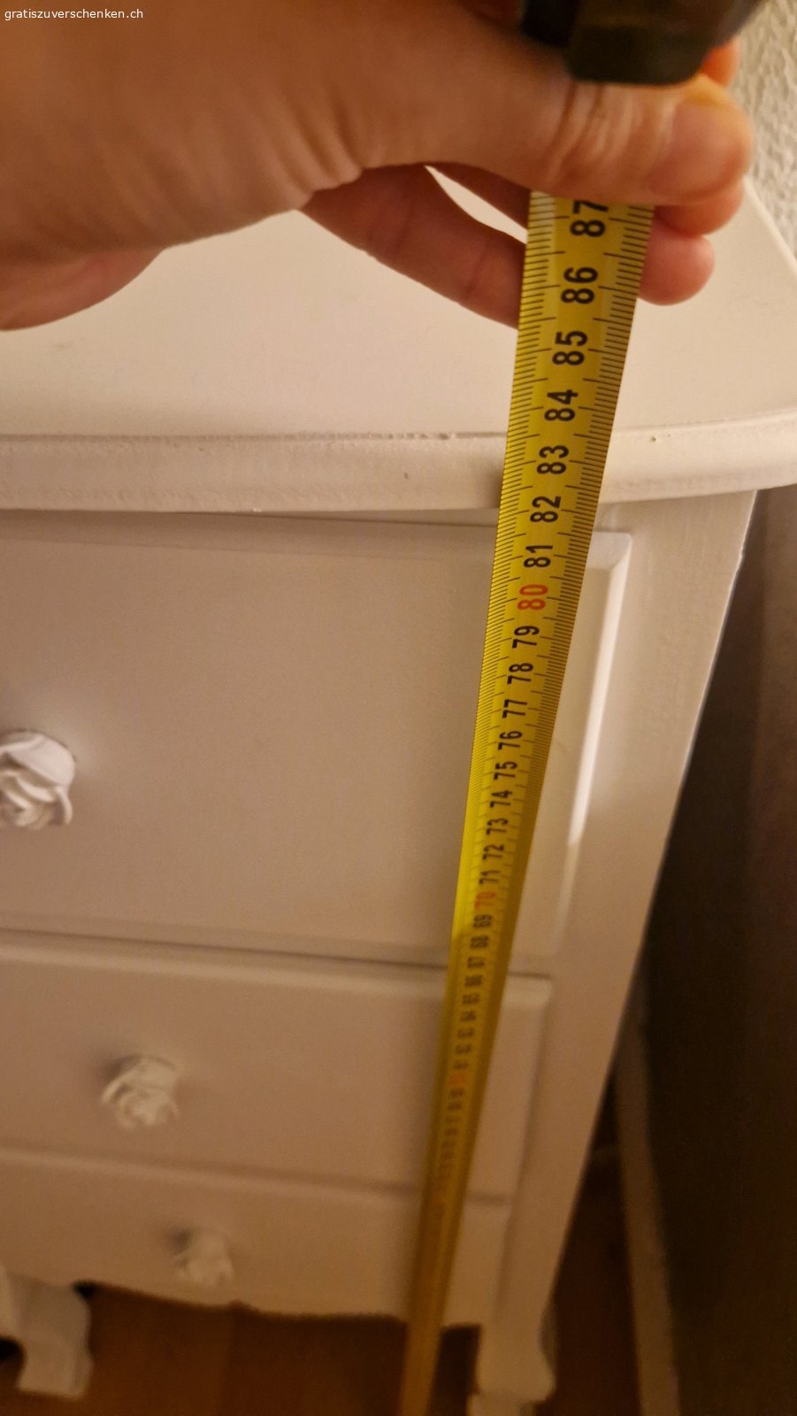 Shabby Chic Nachttisch. Hübscher Shabby Chic Nachhtisch. Muss vom 4.Stock herunter getragen werden.