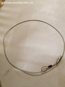 Sicherheitsschloss für Laptop. Titel: GRATIS: Laptop-Sicherheitsschloss mit Zahlencode
​Beschreibung:
Ich verschenke dieses robuste Sicherheitsschloss für Laptops, Monitore oder Beamer. Es ist die ideale Lösung, um Hardware im Büro oder unterwegs (z.B. im Café) einfach gegen Gelegenheit