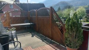 Sichtschutzwand abzugeben. Sichtschutzwand aus robustem Holz abzugeben
Elemente klein (2 Stück)
b= 90cm
h=180-110cm, abgeschrägt
Elemente gross (3 Stück)
b=180cm
h=180cm

abholen in Oberriet