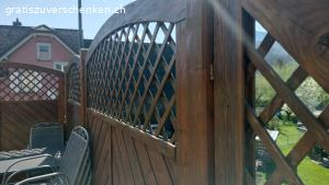 Sichtschutzwand abzugeben. Sichtschutzwand aus robustem Holz abzugeben
Elemente klein (2 Stück)
b= 90cm
h=180-110cm, abgeschrägt
Elemente gross (3 Stück)
b=180cm
h=180cm

abholen in Oberriet