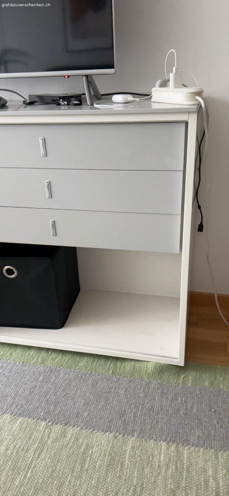Sideboard grau. 160*40*81, sehr guter Zustand. Ohne Inhalt. Wegen Umzug. Muss abgeholt werden.