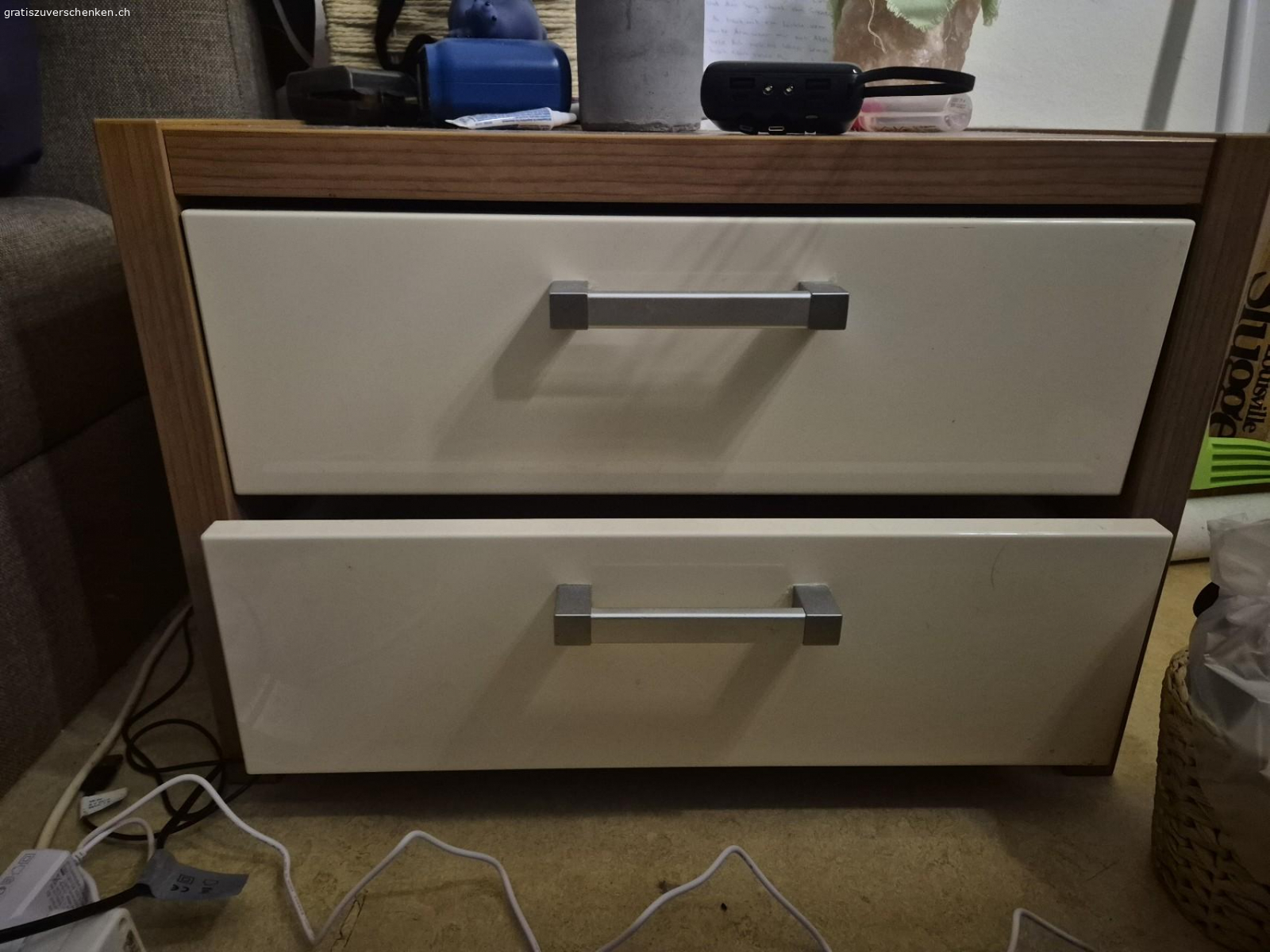 Sideboard und Nachttisch 1x. Sehr guter Zustand