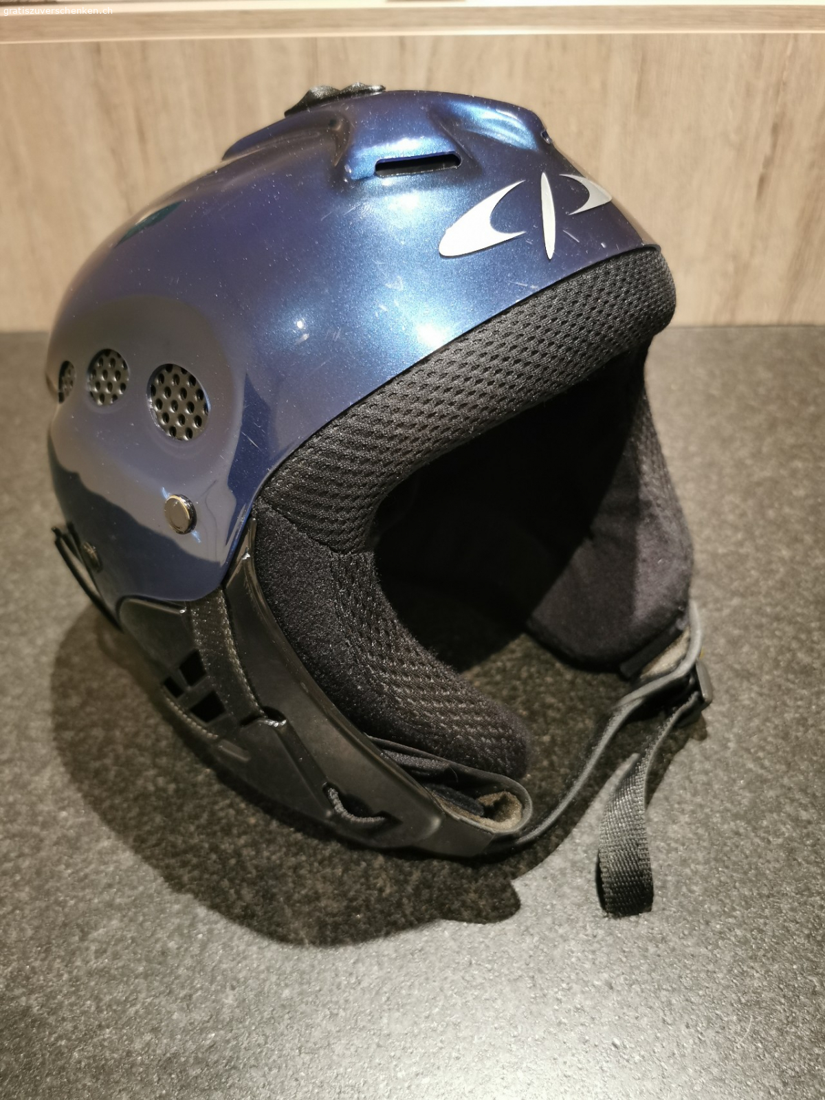 Skihelm Grösse M. Skihelm gebraucht, muss vor Ort abgeholt werden