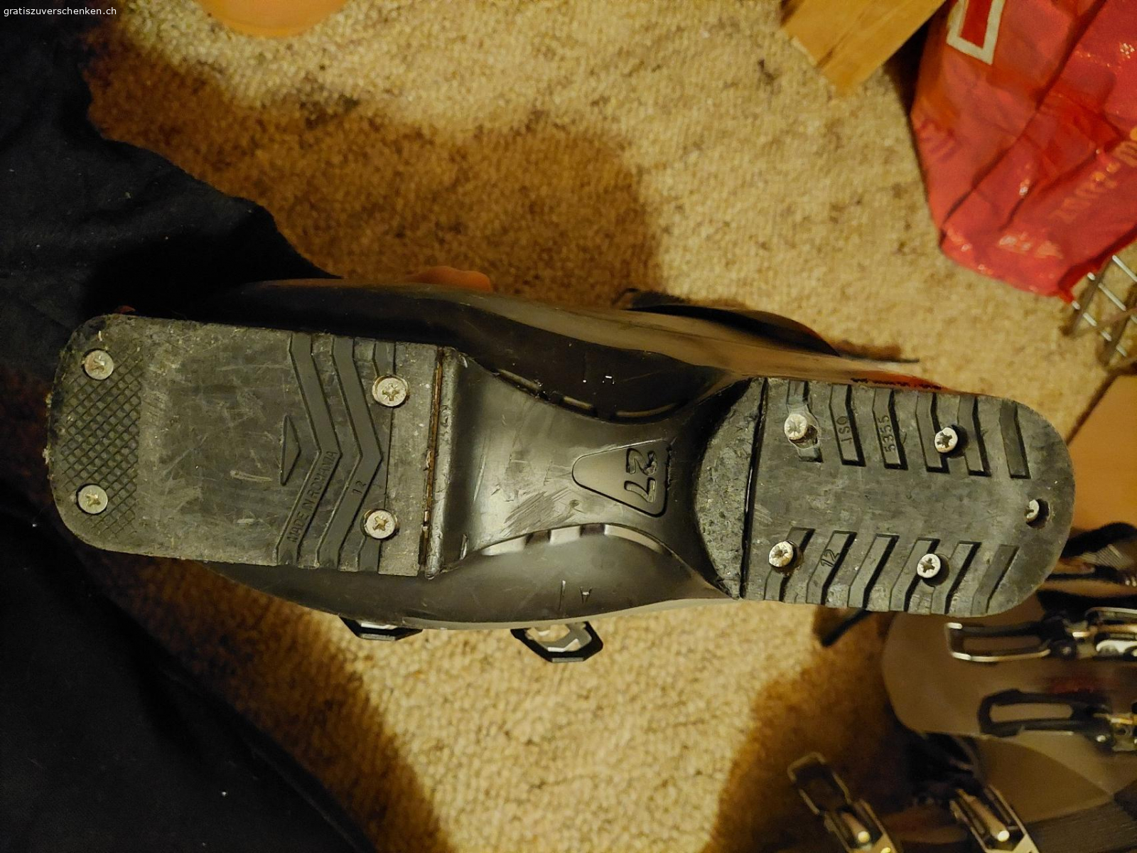 Skischuhe Salomon Männer. Salomon Grösse 27, sollte bei uns ca. Grösse 42 2/3 sein. Dürfen selbstverständlich anprobiert werden.