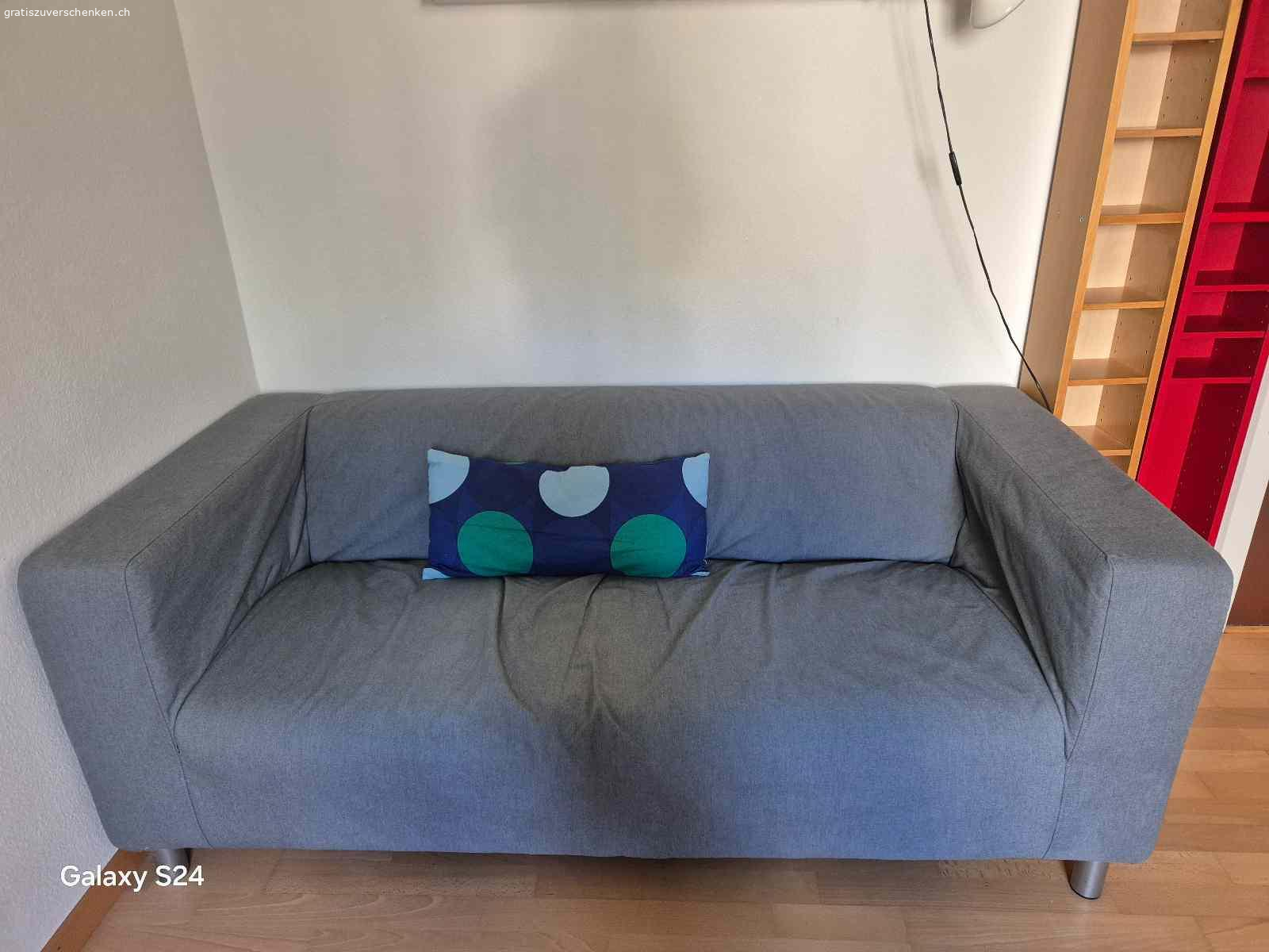 Sofa in neuem Zustand. Super Sofa in perfektem Zustand

Ohne Bezug aber kann man online kaufen!
Muss Heute oder Morgen abgeholt werden!

Masse:
Länge:178cm
Höhe:68cm
Tiefe:84cm