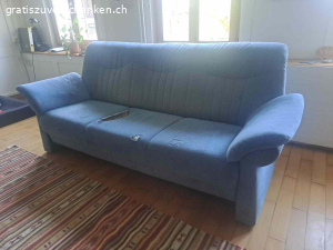 Sofa mit Defekt, sonst gut erhalten. bequemes Sofa 207x88x75 cm, Sitzfläche 150 cm (3 Personen) zu verschenken, leider mit Defekt in Sitzfläche (Siehe Foto)