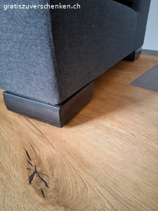 Sofa mit dunkelgrauem Stoffbezug