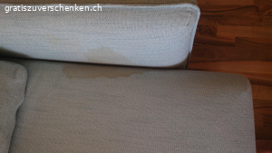 Sofa/ Schlafsofa. leider mit Kaffee Fleck, den man verstecken oder vielleicht sogar weg kriegen kann.
