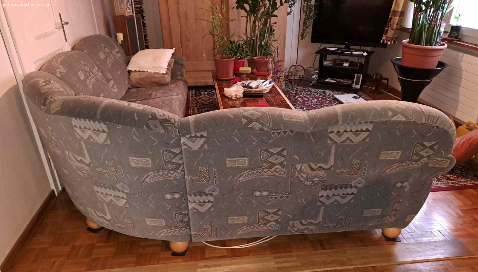 Sofa. Gratis : schönes Sofa 260 x 225 cm
alles intakt, in 3 Teile zum transportieren
sollte bald abgeholt werden in Kirchberg SG