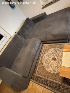 Sofa. Gut erhaltenes Sofa 
2 jährig 
Mit elektrischer Liegefunktion 
Masse 
Länge 190cm  
Breite Liegeteil 130cm 
Gesamtbreite 270
Tiefe Sitzteil 105cm 
abzuholen in Wangen an der Aare