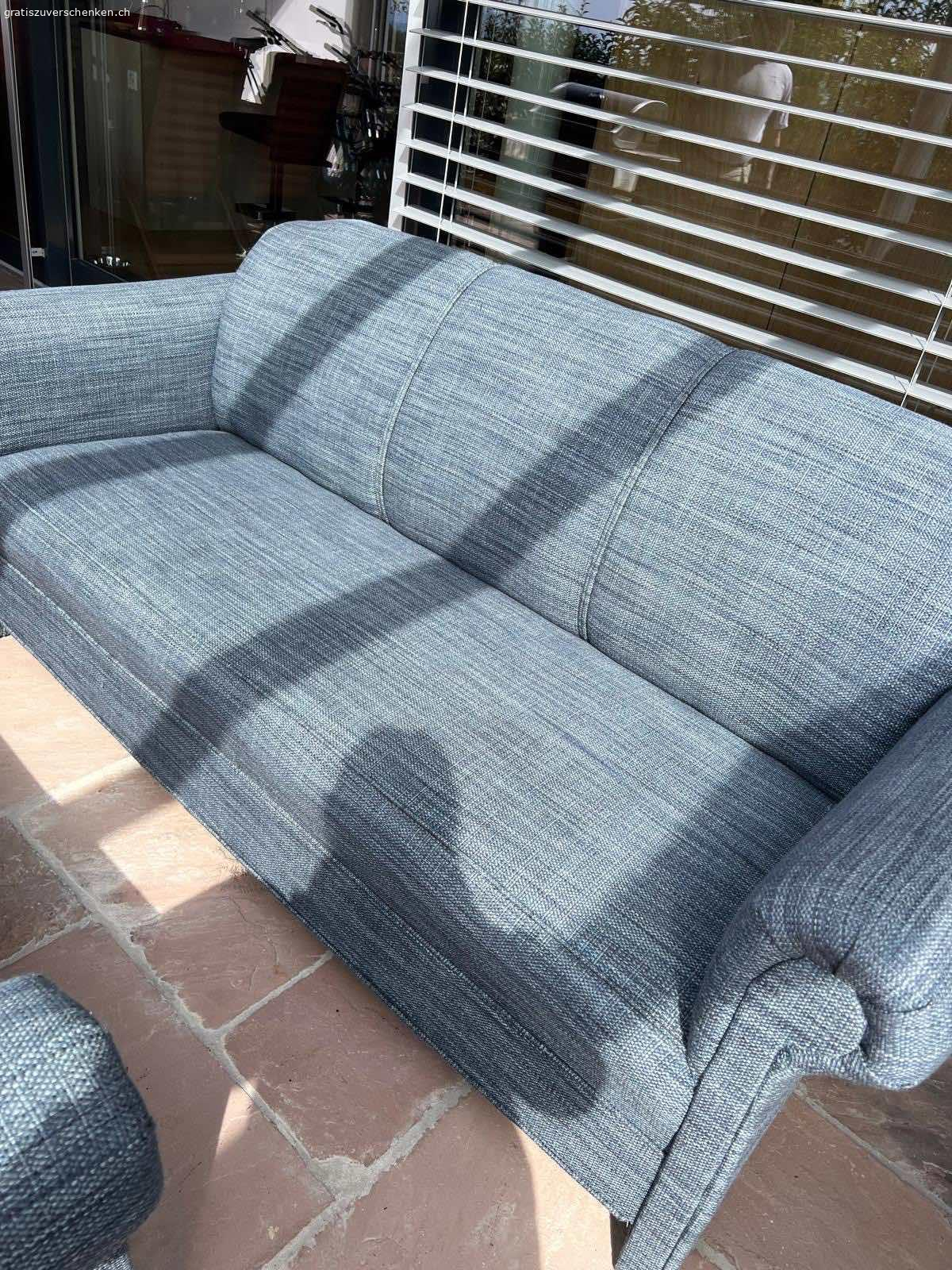 Sofas. 3 Sofa und Esstisch