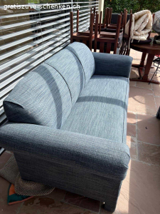 Sofas. 3 Sofa und Esstisch