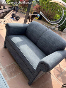 Sofas. 3 Sofa und Esstisch